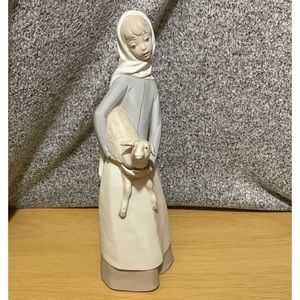 Lladro Girl With Lamb #4584 Matte Finish Porcelain Figurine Rare & Retired